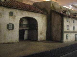 El interior de la Puerta de Tierra. 
(Maqueta obra de Aitor Egibar , actualmente en el Museo Historico del Monte Urgull)
