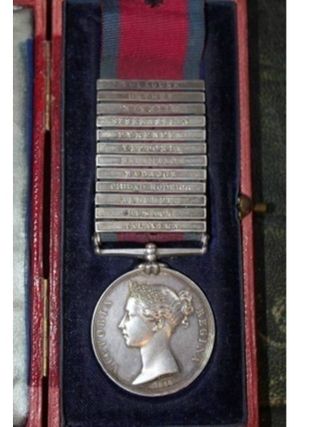 Solamente tres miembros del regimiento consiguieron doce barras en la medalla.
Esta es una de las escasísimas que conserva su estuche original.
