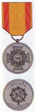Medalla por la acción del 5 de Mayo de 1836.
Creada por Real Orden de 24 de Octubre de 1841.
Conmemora la victoria de las tropas españolas e inglesas bajo las órdenes del General Sir George de Lacy Evans.
Cuelga de una cinta amarilla con dos listas rojas, siendo de color plateado la que se dio a la tropa. En el anverso va grabada una cruz con cuatro brazos iguales, con una corona de laurel en el centro y cuatro en sus antebrazos. Estos están esmaltados en color azul para los oficiales. En el centro puede leerse 